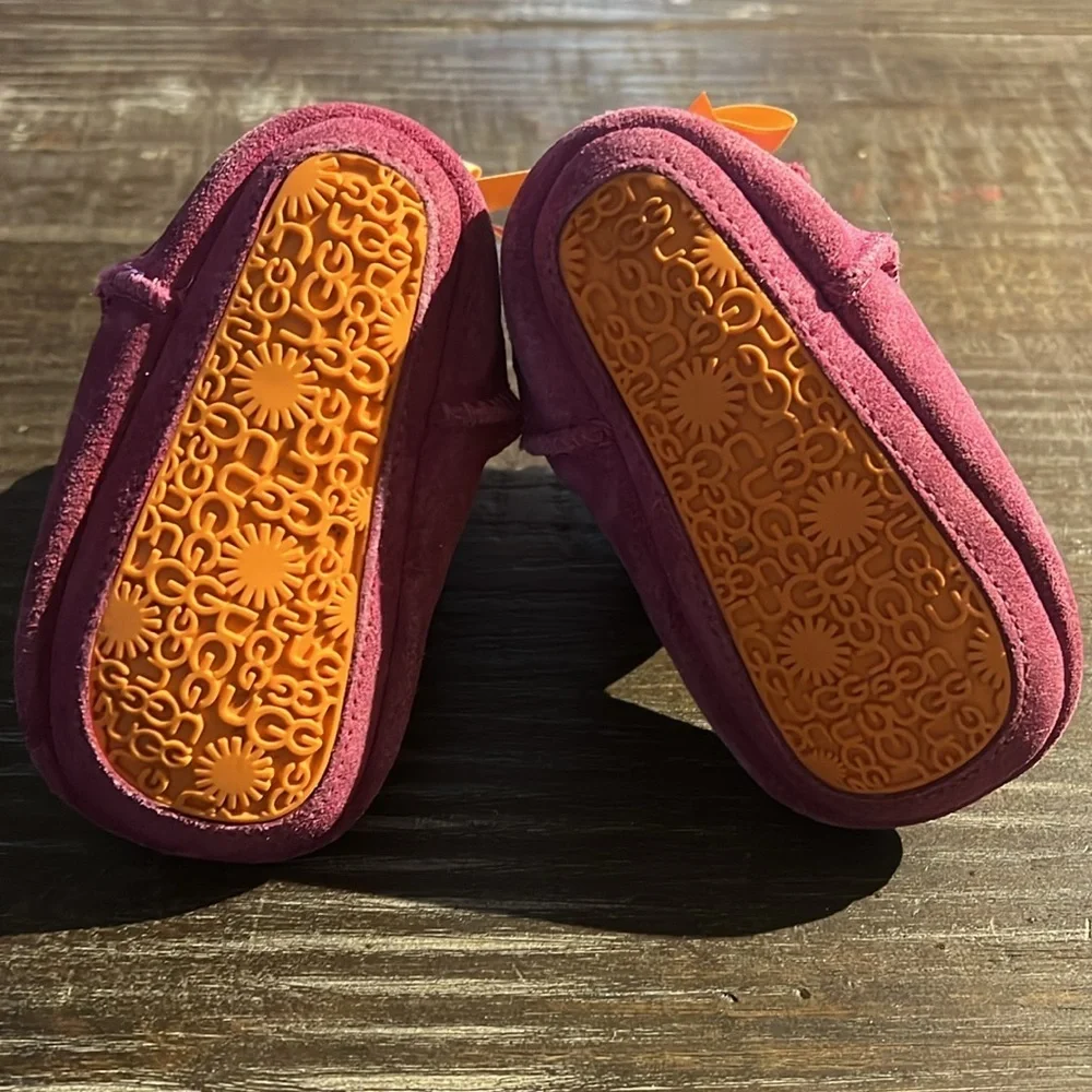 Hot pink Ugg’s toddler girl